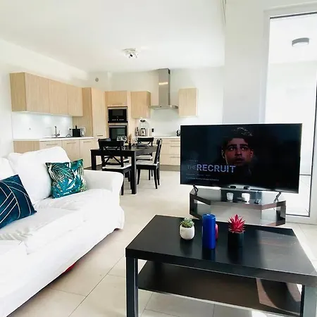 Spacious Flat In Kirchberg With Parking And Terrace -15 *
